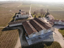 Château de Pez (Saint Estèphe), extension d'une propriété chargée d'histoire