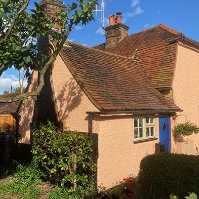 Mapei Silancolor Plus brings protection & colour to 17th Century cottage.