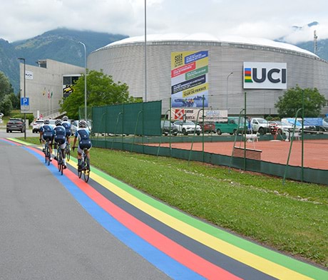 Mapei: una pista iridata davanti alla sede UCI