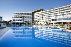Hipotels Playa de Palma Palace pool and building 1