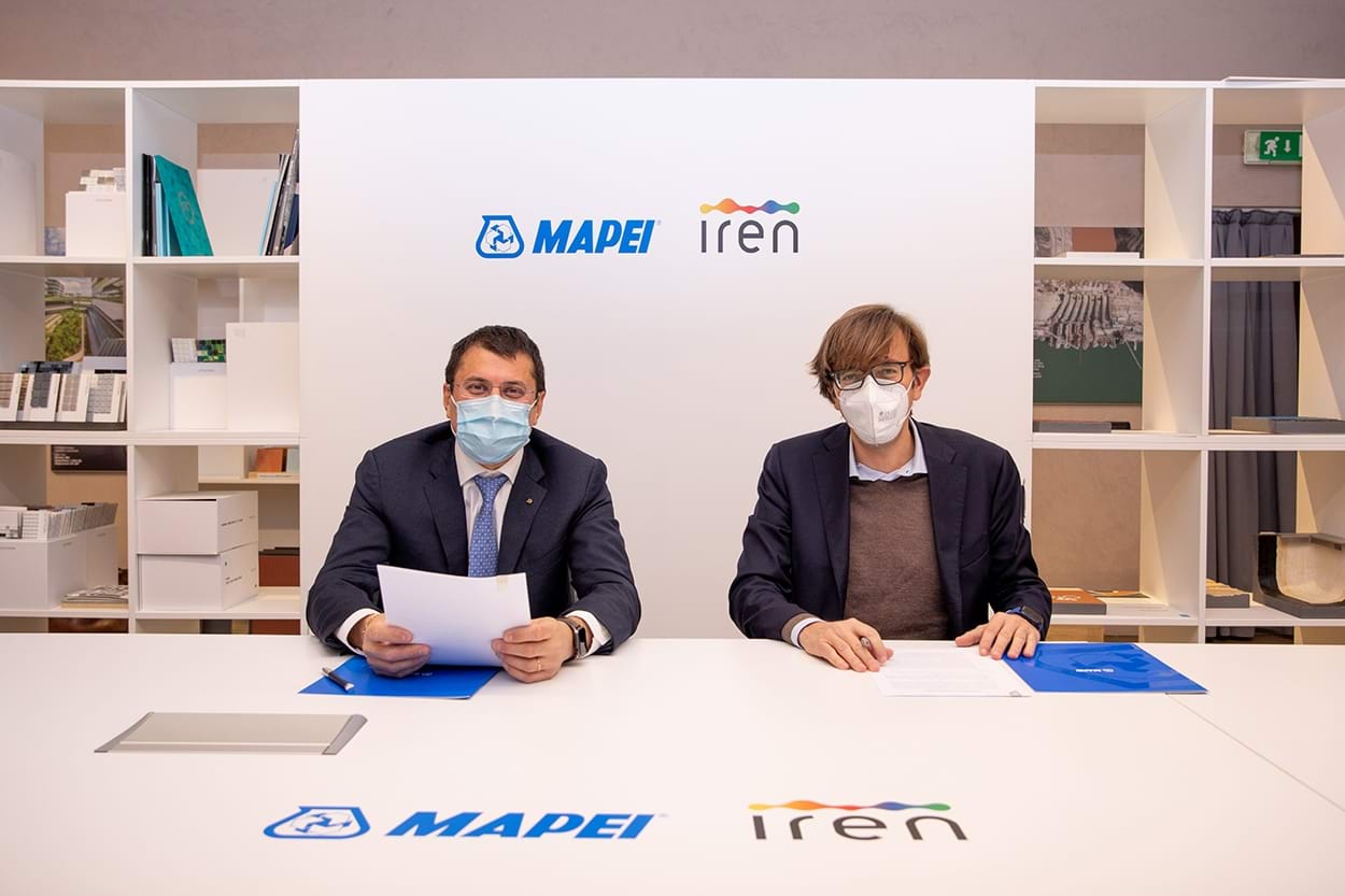 Acuerdo de economía circular entre las empresas Mapei e Iren para reutilizar polímeros reciclados en las infraestructura viales