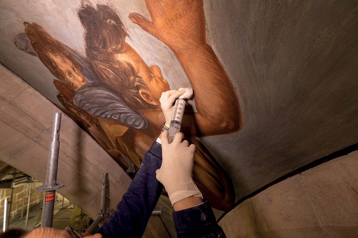 Re-establishing the adhesion of the frescoed surfaces with MAPE-ANTIQUE F21 - Mapei - restoration of the Sacrestia Aquilonare del Duomo di Milano