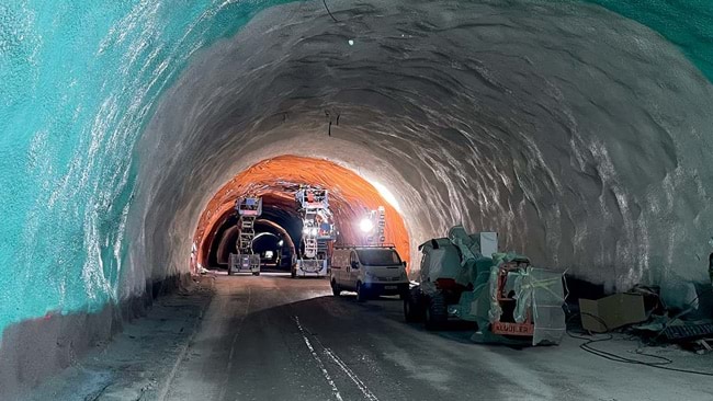 Waterproofing systems for tunnels