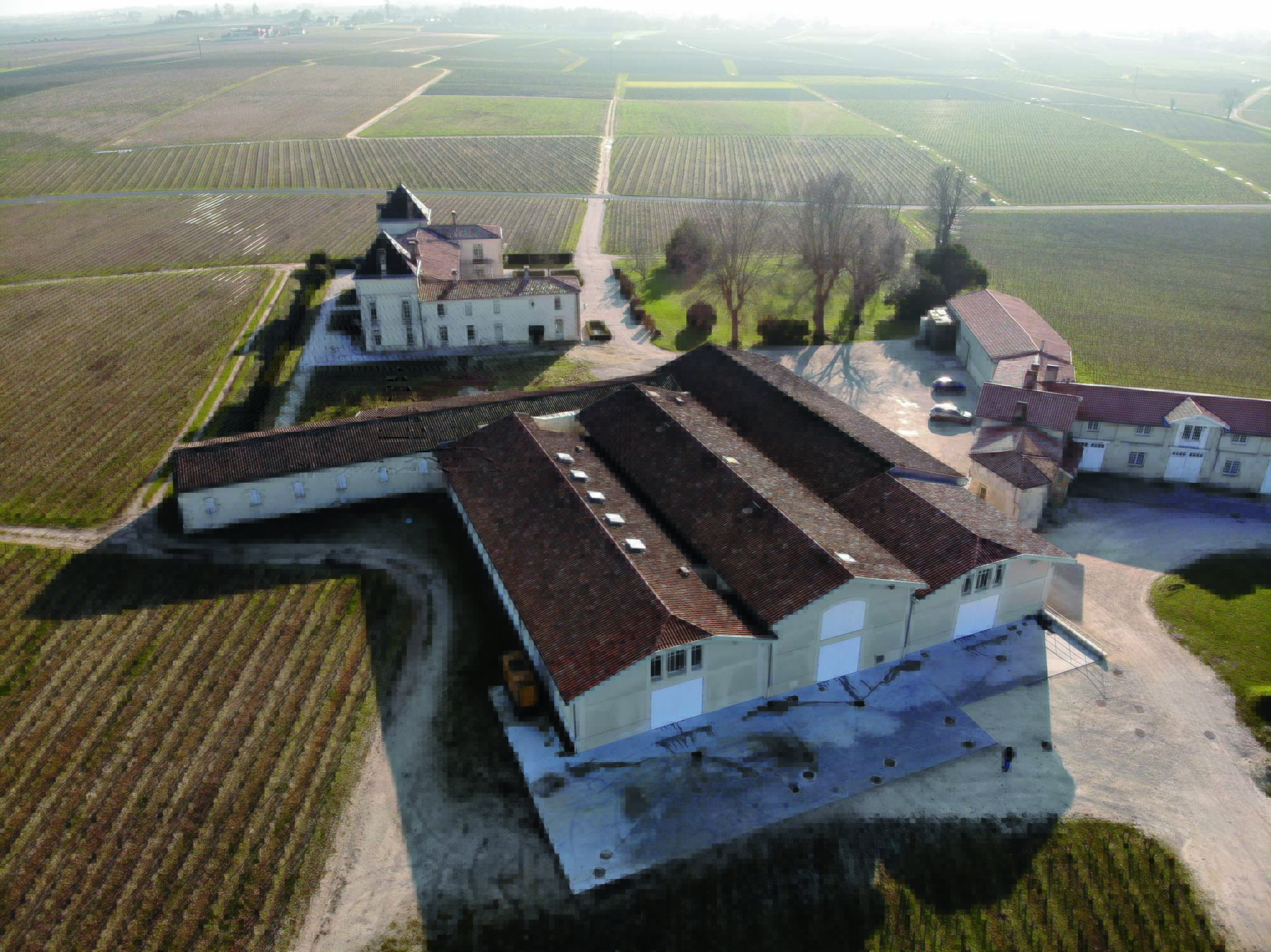 Château de Pez_An external view of the winery. In the foreground one can see the new building hosting the wine-making process_Mapei solutions for w